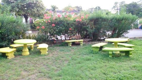 Pineapple Court Hotel