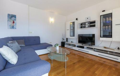 Villa Leona Villa In Kastel Luksic, Playground & Pool