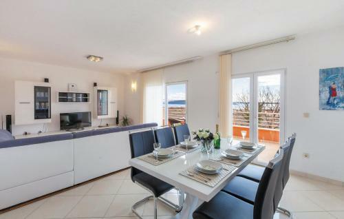 Villa Leona Villa In Kastel Luksic, Playground & Pool