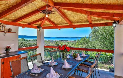 Villa Leona Villa In Kastel Luksic, Playground & Pool