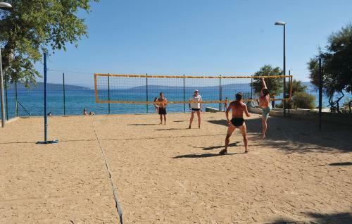 Villa Leona Villa In Kastel Luksic, Playground & Pool