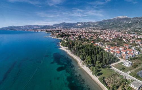 Villa Leona Villa In Kastel Luksic, Playground & Pool