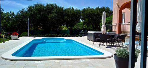 Villa Leona Villa In Kastel Luksic, Playground & Pool