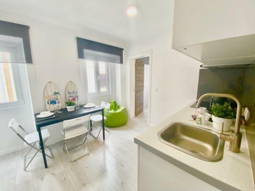 Brighthouse - Modern Apartments In S�tio Nazar�