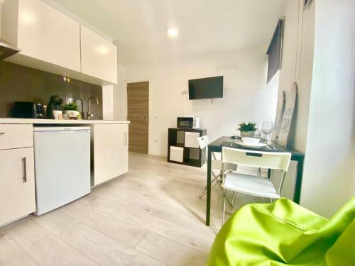 Brighthouse - Modern Apartments In S�tio Nazar�