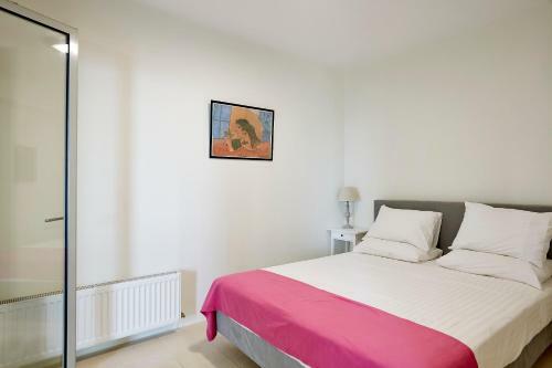 Vivian Art Apartments