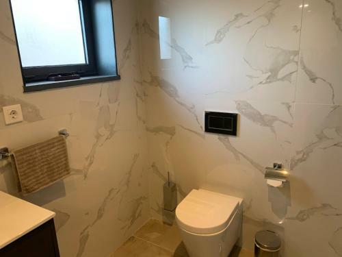 Modern Apartment Ideally Located