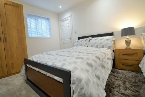 Deluxe Town Center Apartment