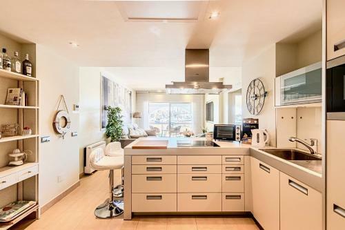Puerto Marina Apartment