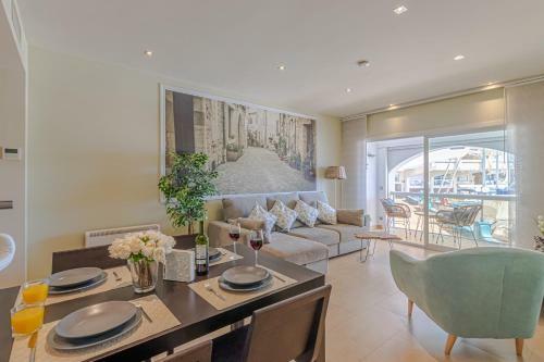 Puerto Marina Apartment