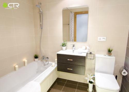 New Downtown Apartment- Great Connections