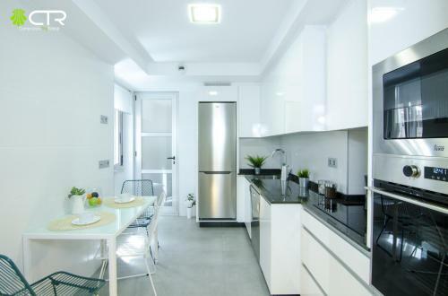 New Downtown Apartment- Great Connections
