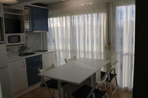 Apartamento Estudio Primera L�nea De Mar Con Piscina Y P�rking