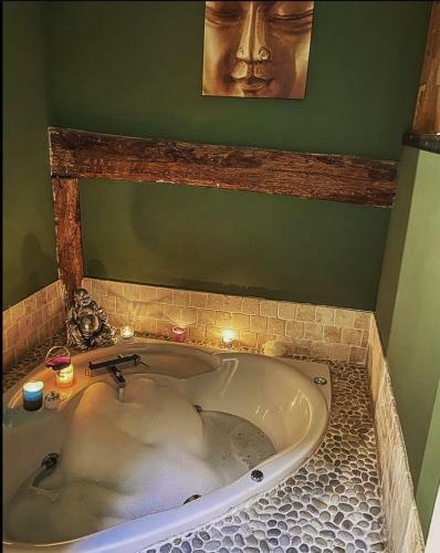 El�gante Maison De Village : Terrasse, Jacuzzi Et Garage