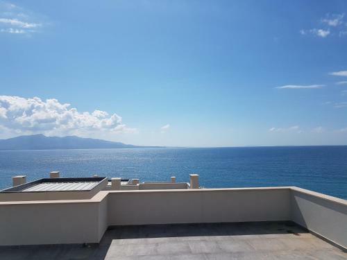 Horizon Residence - Beachfront Apartments