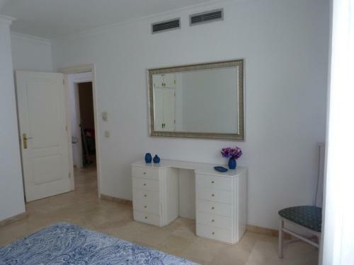 Apart.e Playa De Mog�n II