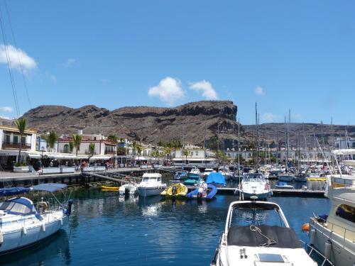 Apart.e Playa De Mog�n II