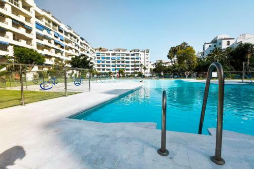 Apartamento Central Large 2 Bdrms Sunlit Retreat, Terrazas De Banus Big Terrace