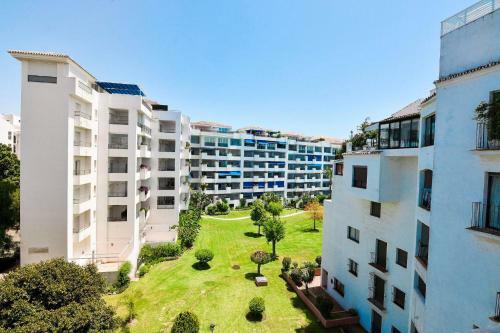 Apartamento Central Large 2 Bdrms Sunlit Retreat, Terrazas De Banus Big Terrace