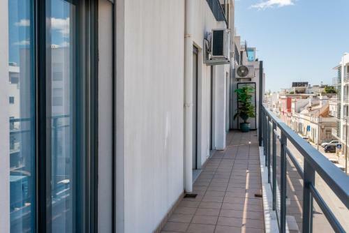 Sunshine Apartment By Ammonite&c?