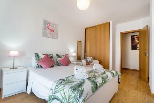 Sunshine Apartment By Ammonite&c?