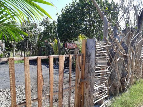 Hostal Medewi Shady House