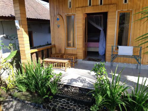 Hostal Medewi Shady House