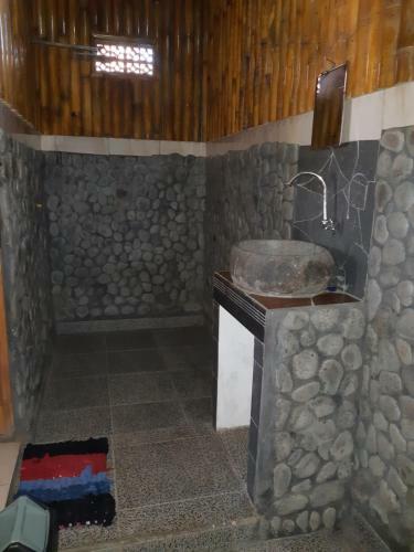 Hostal Medewi Shady House