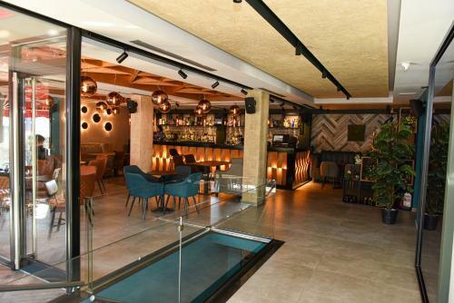 Hotel Tomorri