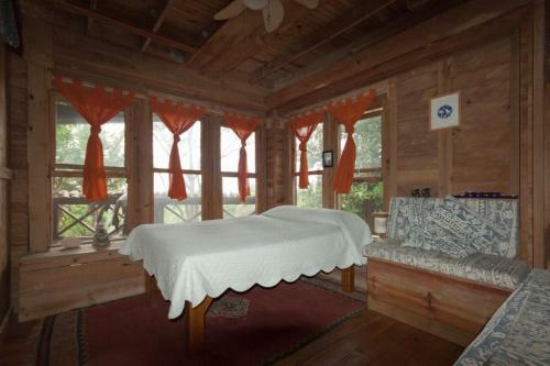 Roatan Bed & Breakfast Apartments
