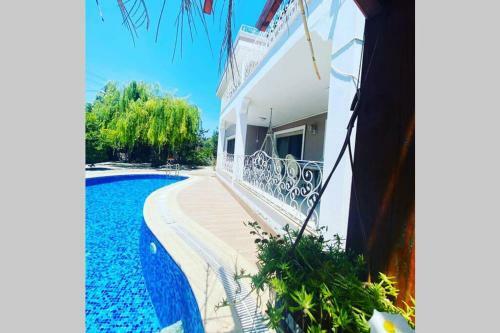 Villa Belis&liya