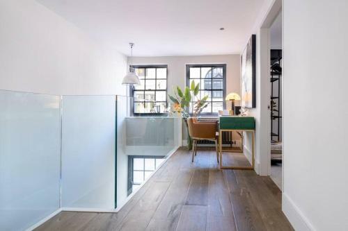 Luxury Unique Interior Designed Hot Tub Parking