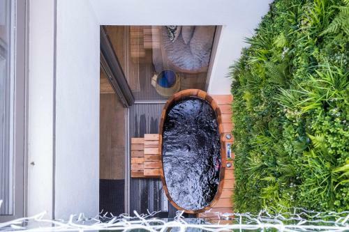Luxury Unique Interior Designed Hot Tub Parking