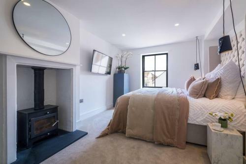 Luxury Unique Interior Designed Hot Tub Parking