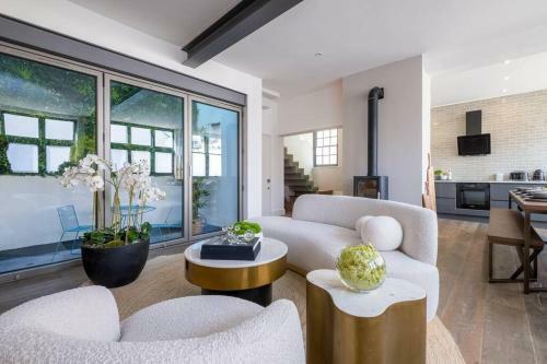 Luxury Unique Interior Designed Hot Tub Parking