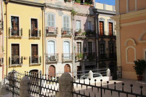 Hostal Sant Efisio Host