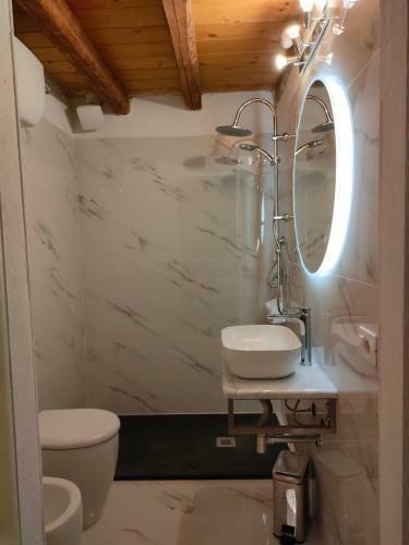 Hostal Sant Efisio Host