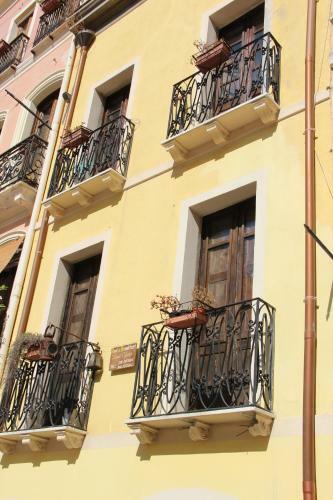 Hostal Sant Efisio Host