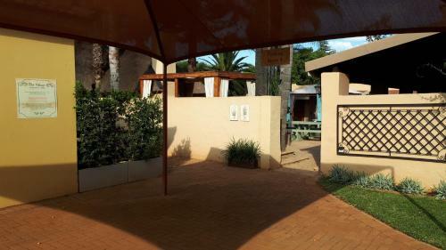 Hostal The Village Inn