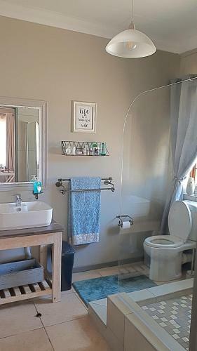 Hostal The Village Inn