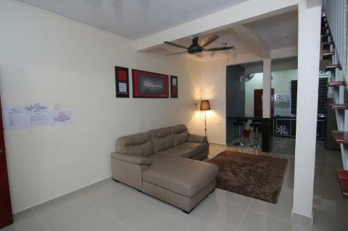 Homestay Hj Esmon 3 Uthm Parit Raja