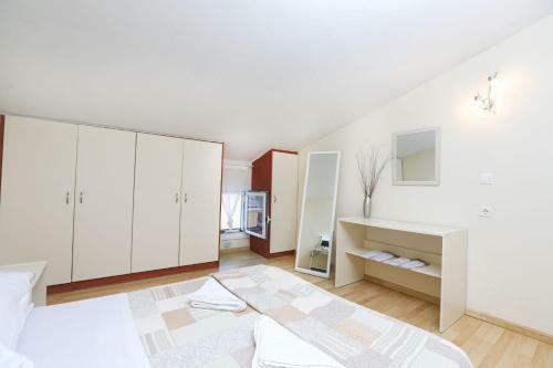 Tranquil Apartments By Corfuescapes