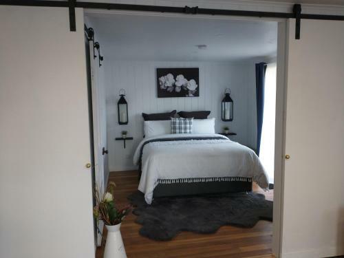 Bed & Breakfast Sneaky Peek Cottage
