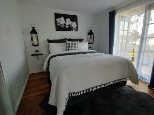 Bed & Breakfast Sneaky Peek Cottage