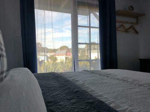 Bed & Breakfast Sneaky Peek Cottage