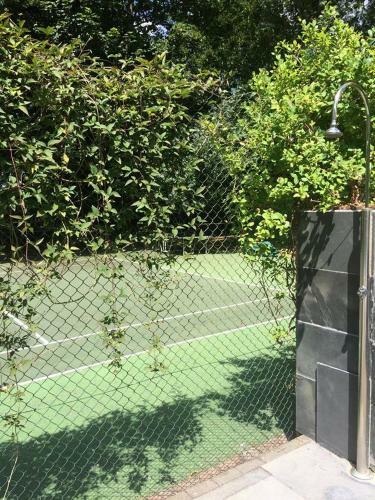 North Mundham Studio, Sleeping 4 With Pool & Tennis Court