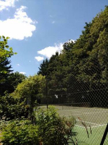 North Mundham Studio, Sleeping 4 With Pool & Tennis Court