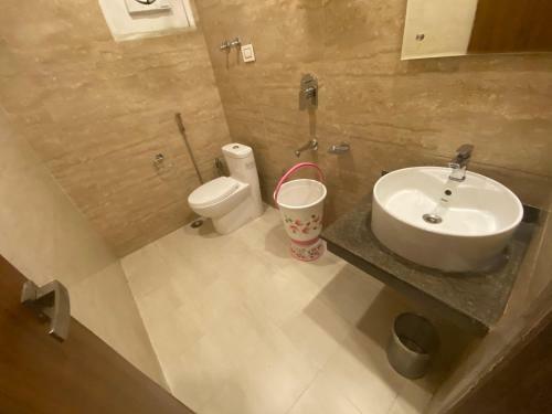 Hotel Ambika Residency Manali