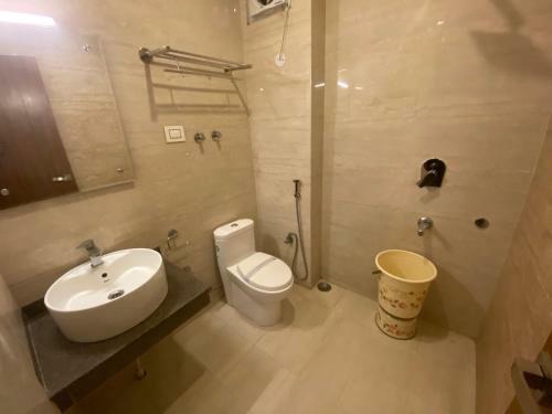 Hotel Ambika Residency Manali