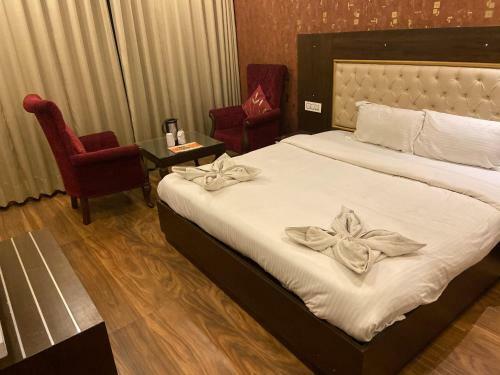 Hotel Ambika Residency Manali